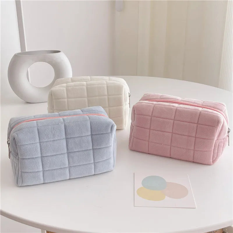 Soft Plush Makeup Bag – Cute & Trendy Travel Pouch (Tessellated)