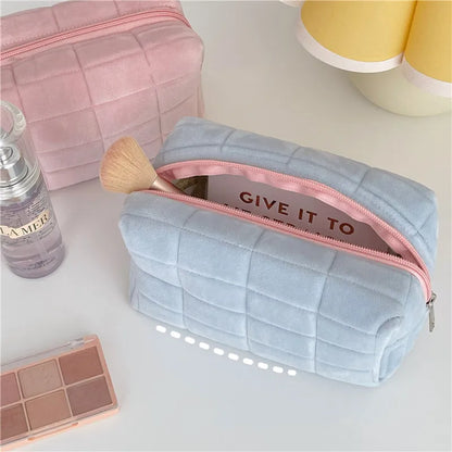 Soft Plush Makeup Bag – Cute & Trendy Travel Pouch (Tessellated)